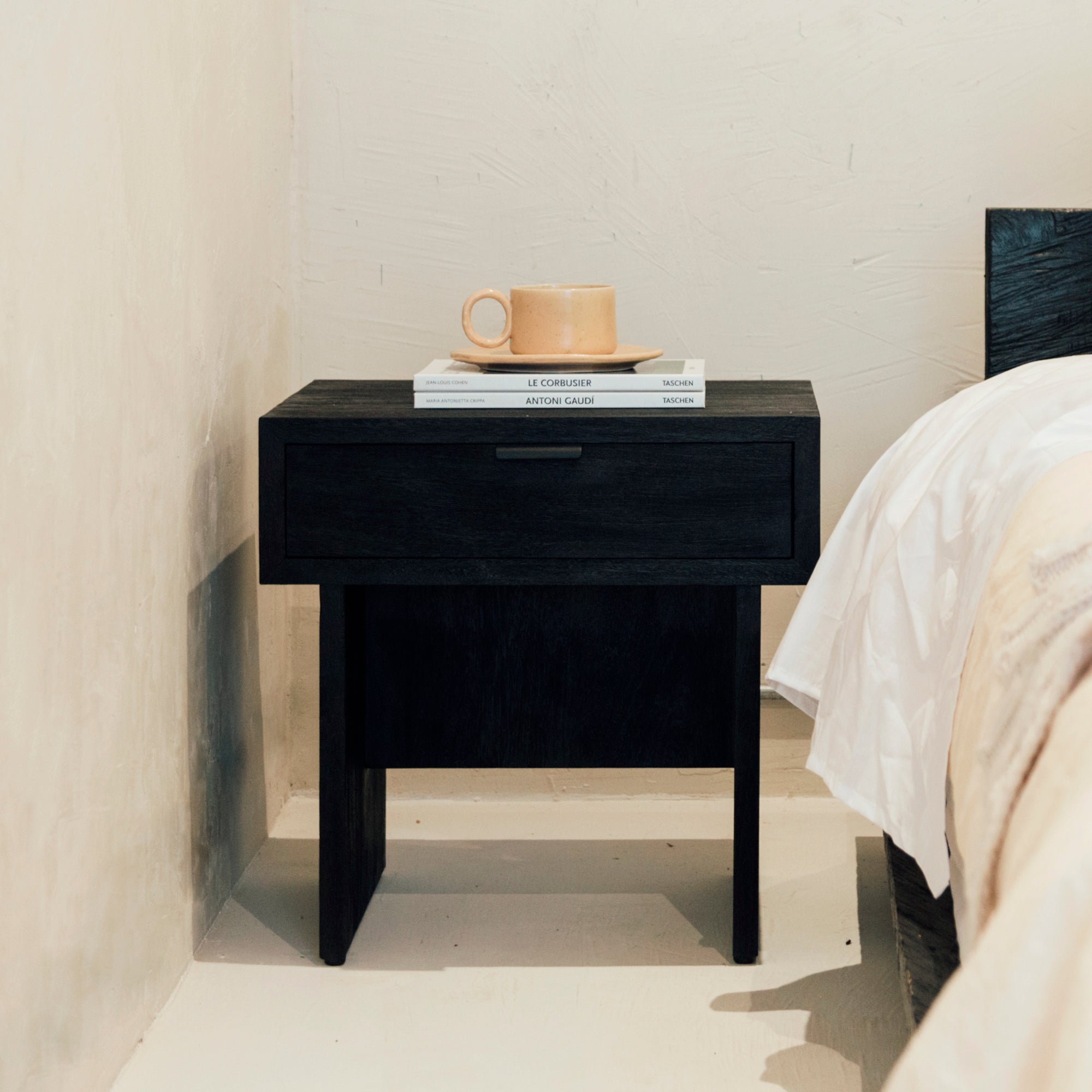 Mesa de noche Canea | Entrega Inmediata Medellín