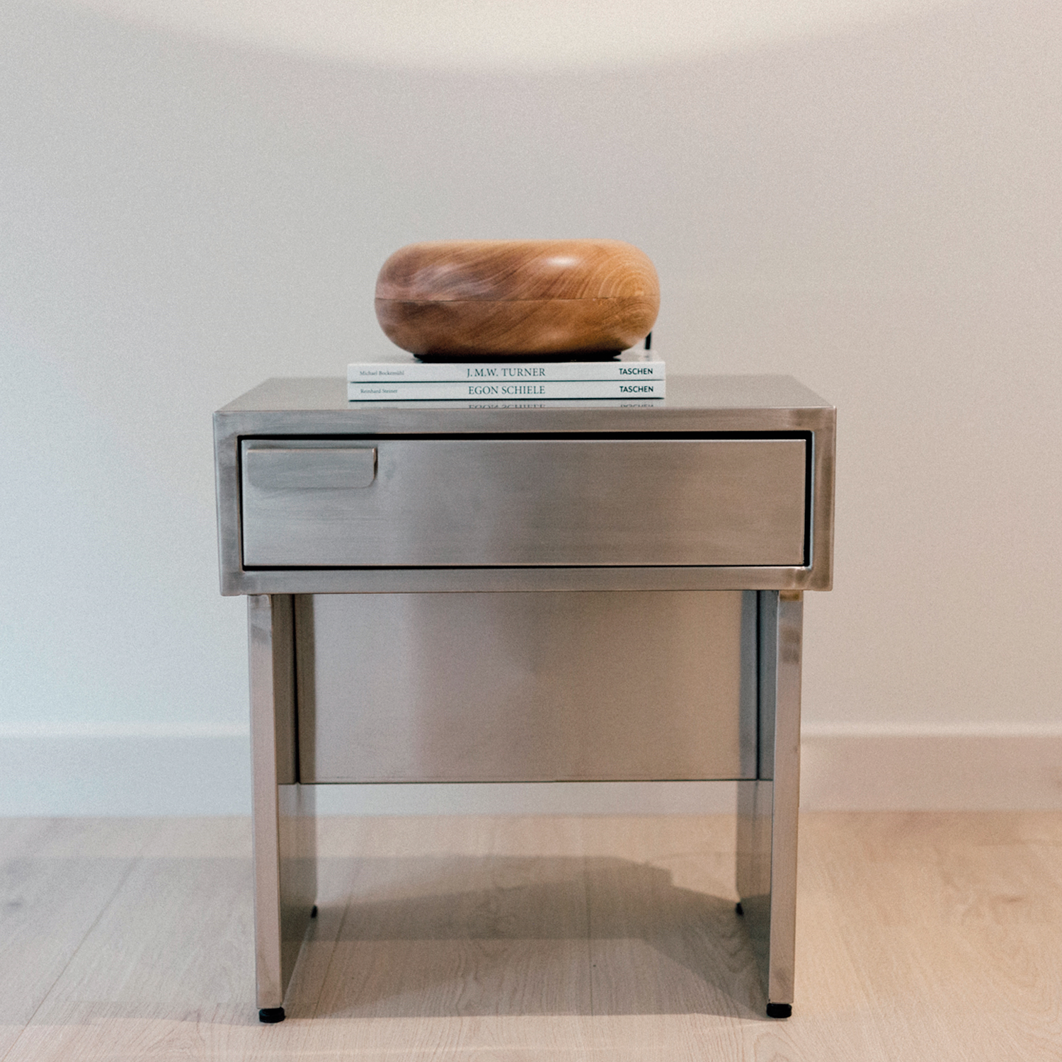 Mesa de noche Artemisa | Entrega Inmediata Medellín
